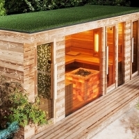 Sauna domček so zelenou strechou